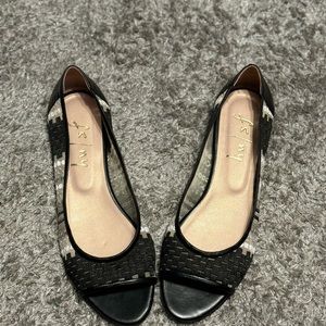 NWOB- fs/ny open-toe flats